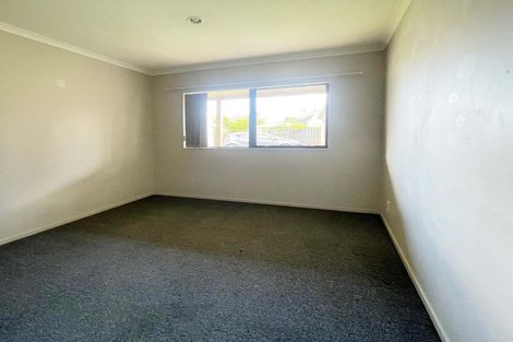 Photo of property in 24 Sutton Crescent, Papakura, 2110