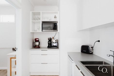 Photo of property in 22 Queen Road, Bellevue, Tauranga, 3110