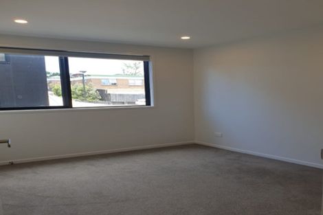 Photo of property in 11/8 Chivalry Road, Glenfield, Auckland, 0629