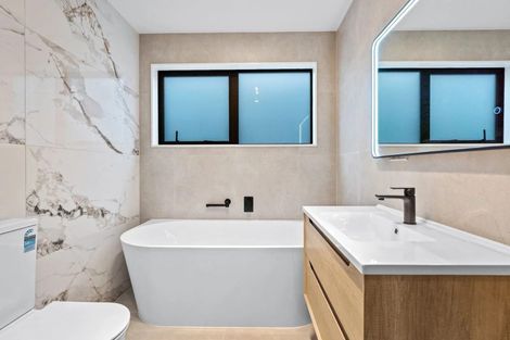 Photo of property in 24 Piringa Road, Pukekohe, 2120