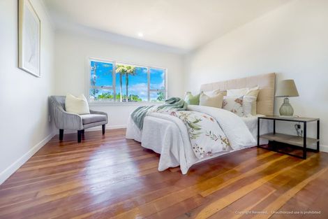 Photo of property in 2/322 East Coast Road, Sunnynook, Auckland, 0632