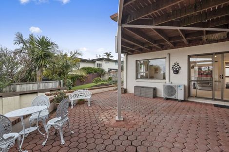 Photo of property in 31 Ridge Road, Waiake, Auckland, 0630