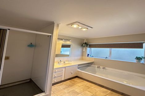 Photo of property in 34 Highland Park Drive, Highland Park, Auckland, 2010