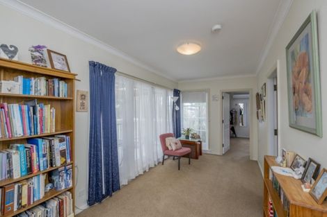 Photo of property in 16 Chester Street, Levin, 5510