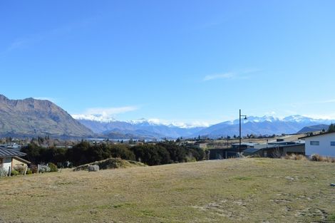 Photo of property in 5 Karearea Rise, Wanaka, 9305