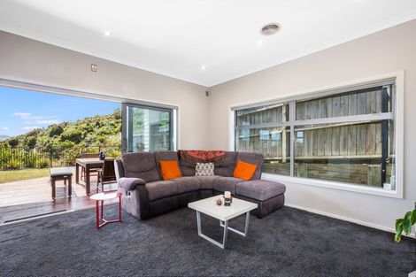Photo of property in 13 Canary Way, Whitby, Porirua, 5024