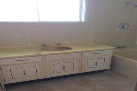 Photo of property in 1/38 Woodside Avenue, Northcote, Auckland, 0627