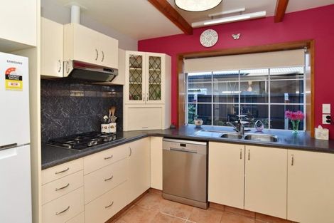 Photo of property in 32 Main North Road, Woodend, 7610