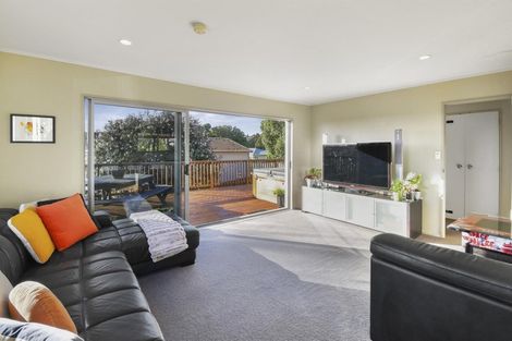 Photo of property in 42 Banyan Drive, Totara Heights, Auckland, 2105