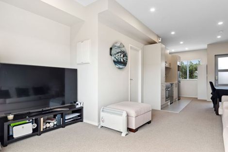 Photo of property in 24/11 Ray Small Drive, Papakura, 2110