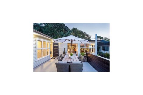 Photo of property in 8 Taumata Road, Castor Bay, Auckland, 0620