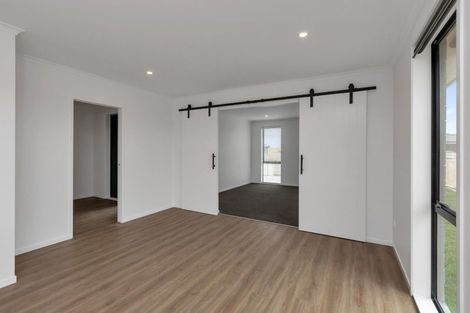 Photo of property in 15 Te Taniwha Road, One Tree Point, 0118