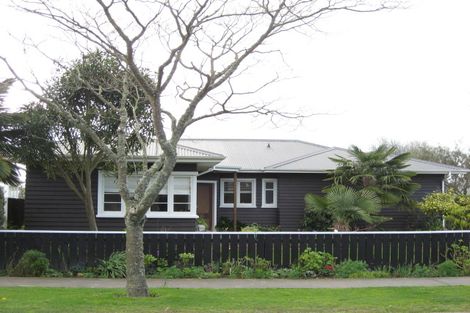 Photo of property in 15 Gillean Street, Havelock North, 4130
