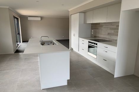 Photo of property in 8 Dida Park Drive, Kumeu, 0810