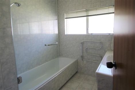 Photo of property in 62a Gossamer Drive, Pakuranga Heights, Auckland, 2010