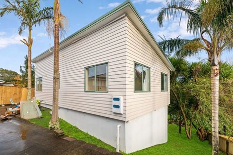 Photo of property in 15 Edwin Freeman Place, Ranui, Auckland, 0612