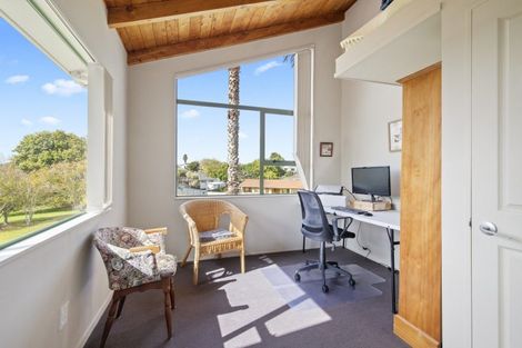 Photo of property in 37 Riverside Drive, Waiuku, 2123