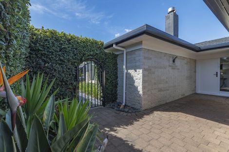 Photo of property in 9 Seymour Road, Mellons Bay, Auckland, 2014
