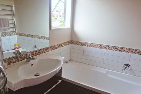 Photo of property in 13 Te Puia Drive, Aotea, Porirua, 5024