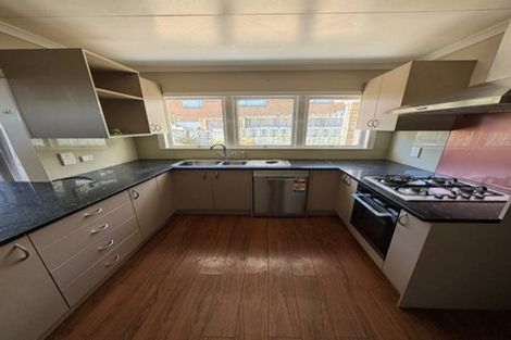 Photo of property in 25 Ellesmere Crescent, Pakuranga Heights, Auckland, 2010