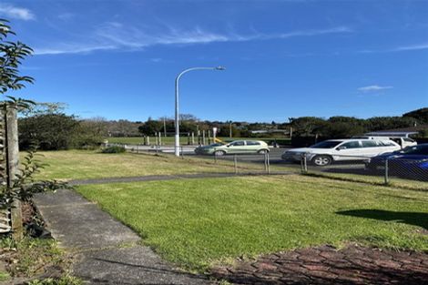 Photo of property in 2/16 Northall Road, New Lynn, Auckland, 0600