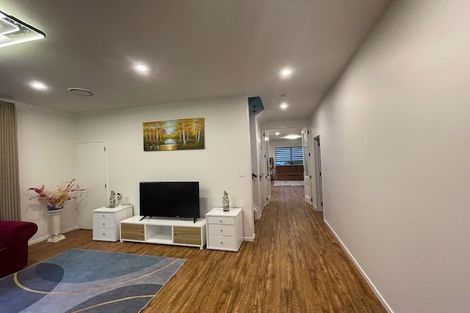 Photo of property in 25 Armstrong Place, New Lynn, Auckland, 0600