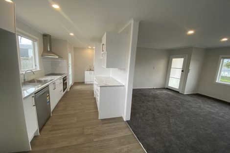 Photo of property in 8 Lendic Avenue, Henderson, Auckland, 0612