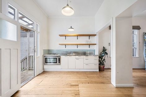 Photo of property in 10 Salisbury Terrace, Mount Cook, Wellington, 6021