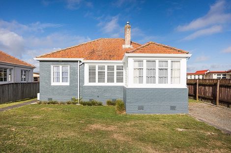 Photo of property in 35 Kauri Street, Roslyn, Palmerston North, 4414