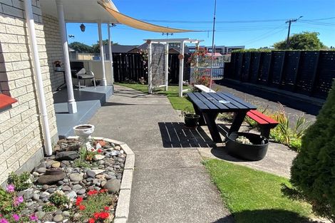 Photo of property in 6 Hussey Street, Oakura, 4314