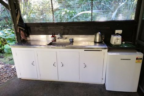 Photo of property in 10-12 Glenesk Road, Piha, New Lynn, 0772