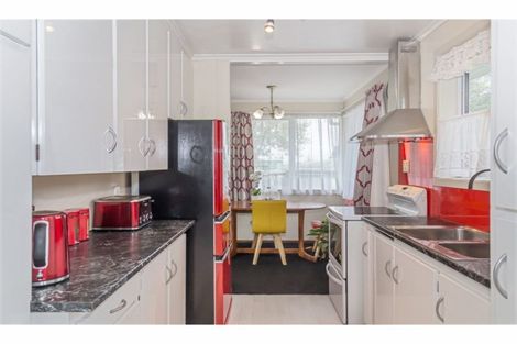 Photo of property in 1/23 Merton Avenue, Glenfield, Auckland, 0627