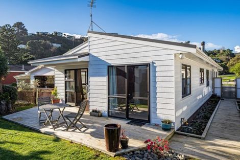 Photo of property in 16 Acheron Road, Paremata, Porirua, 5026