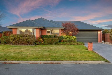 Photo of property in 4 Gwen Place, Redwood, Christchurch, 8051