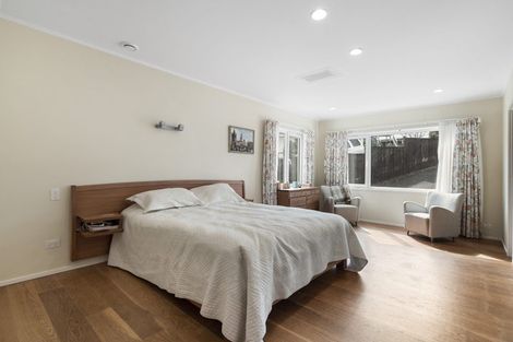 Photo of property in 22 Gwenand Place, Botany Downs, Auckland, 2010