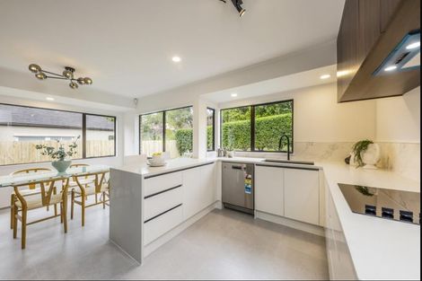 Photo of property in 43 Ewhurst Place, Goodwood Heights, Auckland, 2105