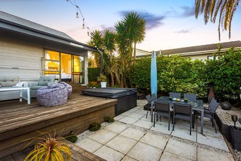 Photo of property in 24 Granville Drive, Massey, Auckland, 0614