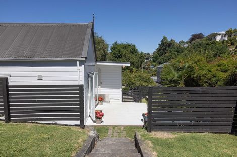 Photo of property in 33 Coote Road, Bluff Hill, Napier, 4110
