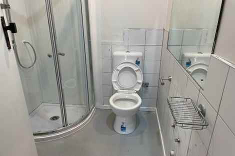 Photo of property in 1/22 Cliff View Drive, Green Bay, Auckland, 0604