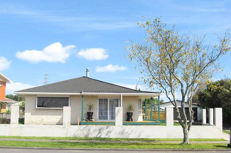 Photo of property in 33 Heta Road, Highlands Park, New Plymouth, 4312
