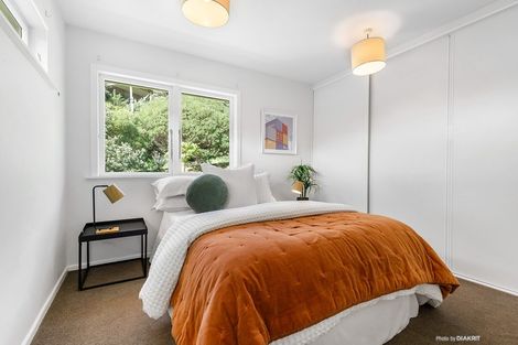 Photo of property in 24 Cave Road, Houghton Bay, Wellington, 6023