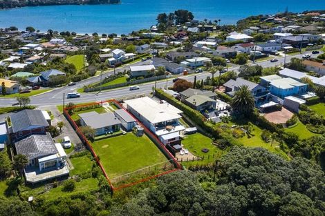 Photo of property in 973 Whangaparaoa Road, Tindalls Beach, Whangaparaoa, 0930
