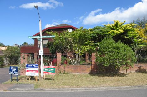 Photo of property in 10 Ballini Rise, West Harbour, Auckland, 0618