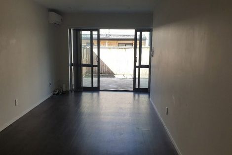 Photo of property in 16 Millcroft Lane, Ranui, Auckland, 0612