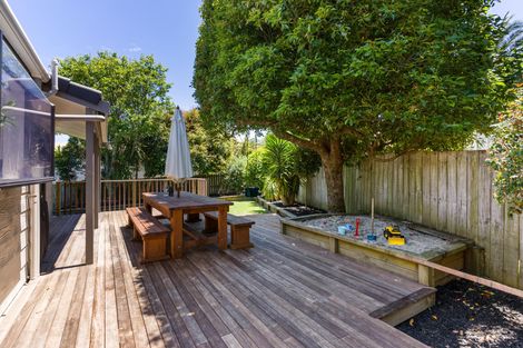 Photo of property in 30 Sandgate Avenue, Botany Downs, Auckland, 2010