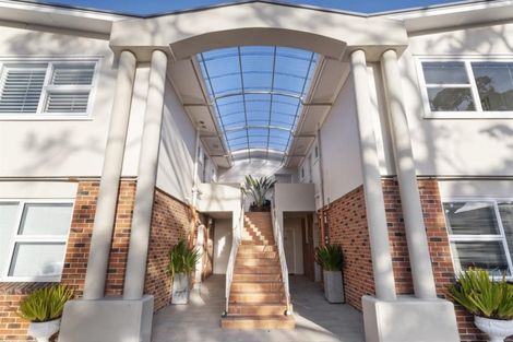 Photo of property in 5/241 Hurstmere Road, Takapuna, Auckland, 0622