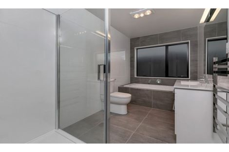 Photo of property in 40 Lumbarda Drive, Kumeu, 0810