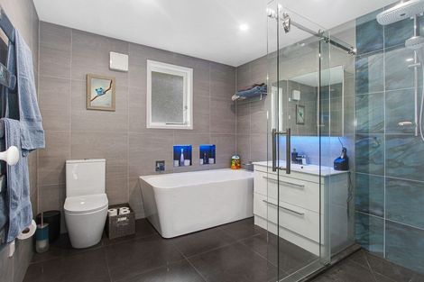 Photo of property in 37 Derwent Crescent, Titirangi, Auckland, 0604