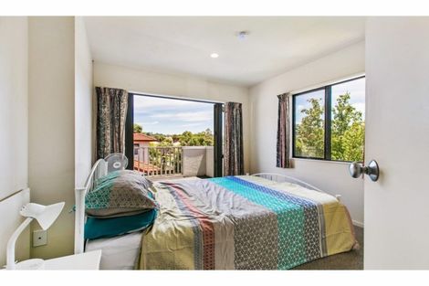 Photo of property in 9/42 Fields Parade, Oteha, Auckland, 0632