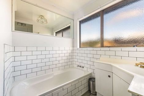 Photo of property in 84 Pioneer Road, Moturoa, New Plymouth, 4310